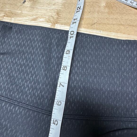 Lululemon Align Crop 21" Diverge Emboss Black Women's Size 2 Excellent Condition - Picture 8 of 8